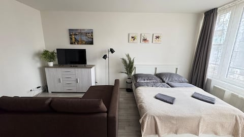 THE Riverside Apartment